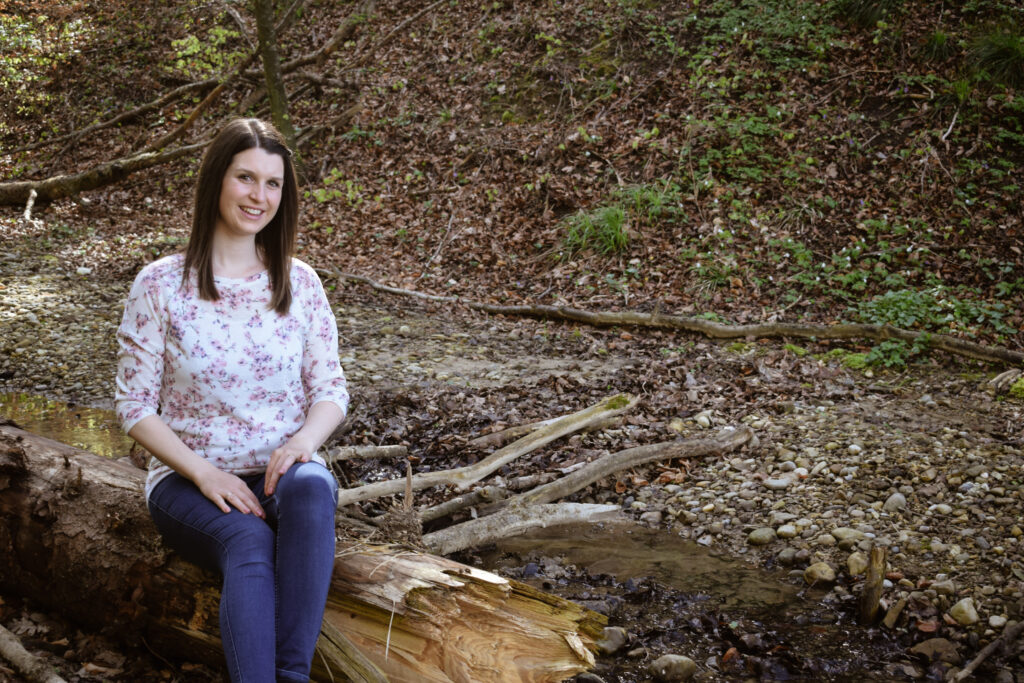 Portrait Karin Prior im Wald